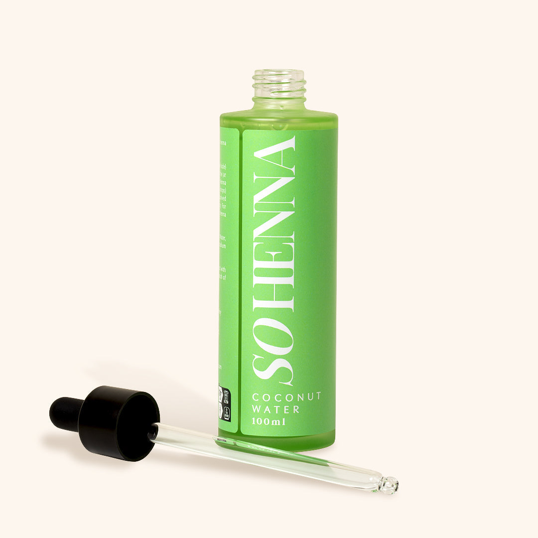 Dus Henna die kokoswater mengt